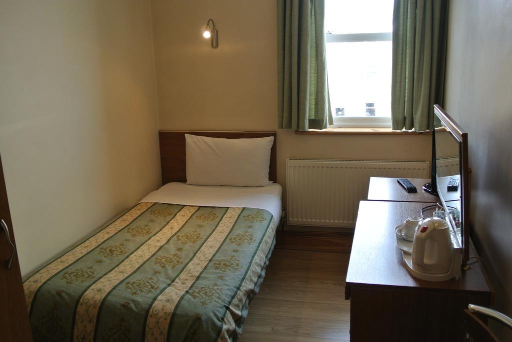 Carlton Hotel Лондон Стая снимка