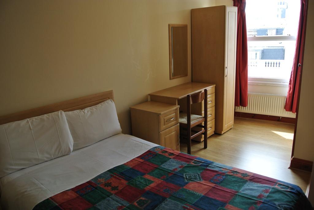 Carlton Hotel Лондон Стая снимка