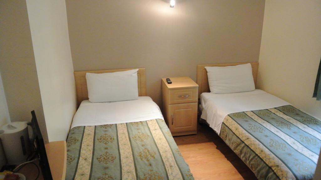 Carlton Hotel Лондон Стая снимка