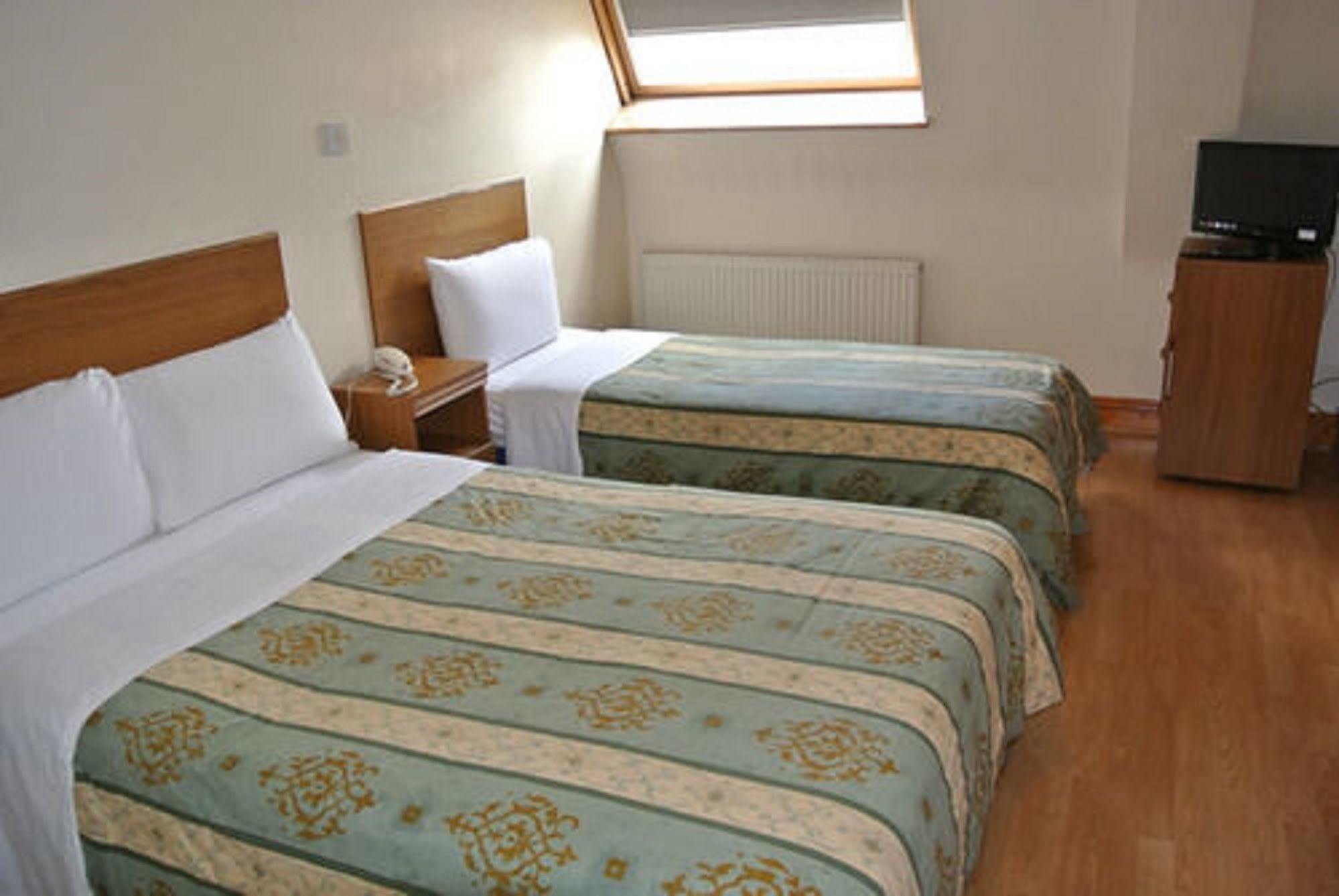 Carlton Hotel Лондон Екстериор снимка