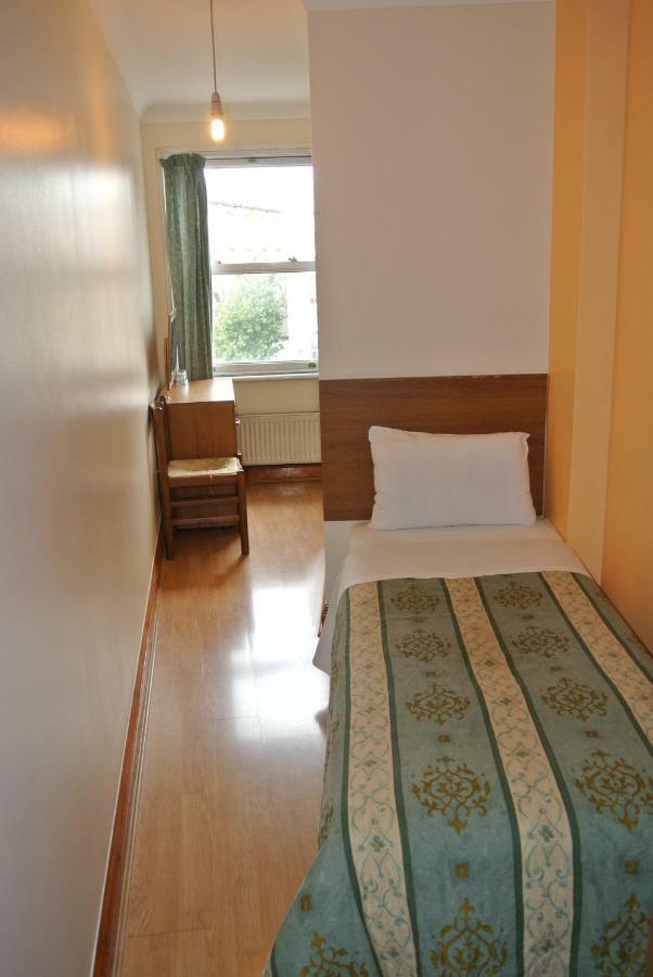 Carlton Hotel Лондон Стая снимка